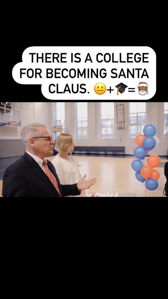 mikeivystandsup's tweet image. There is a College for becoming Santa Claus. 😐+🎓=🎅🏾

#christmas #christmas2019 #christmas2020 #christmascheer #christmascountdown #christmasday #christmasdecor #christmasdecorating #christmasdecoration #christmasdecorations #christmaseve #christmasfo… instagr.am/reel/CnHh_GZLu…