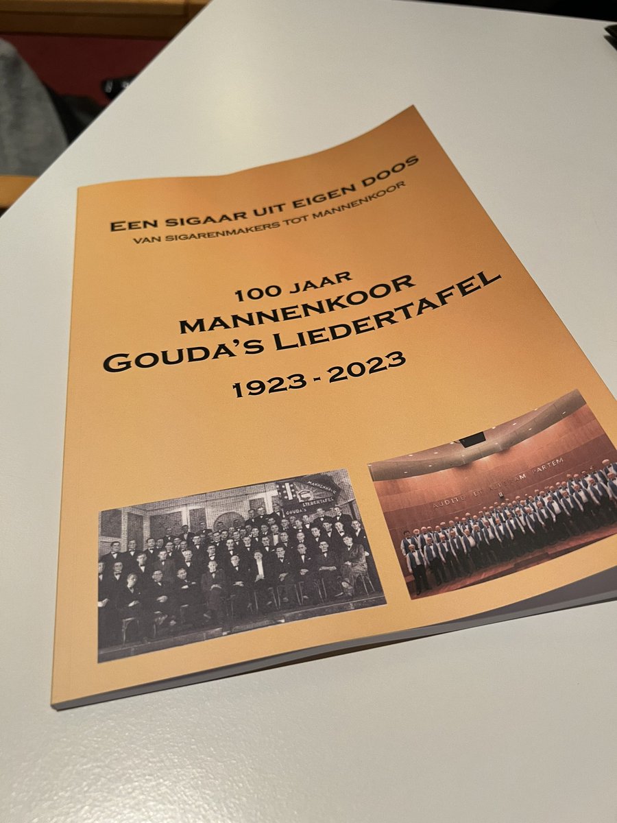 Gouda’s Liedertafel bestaat vandaag precies 100 jaar. Namens Zijne Majesteit overhandigde ik de Koninklijke Erepenning. Ook is er een fraaie jubileumglossy gepresenteerd. Gefeliciteerd 🥂