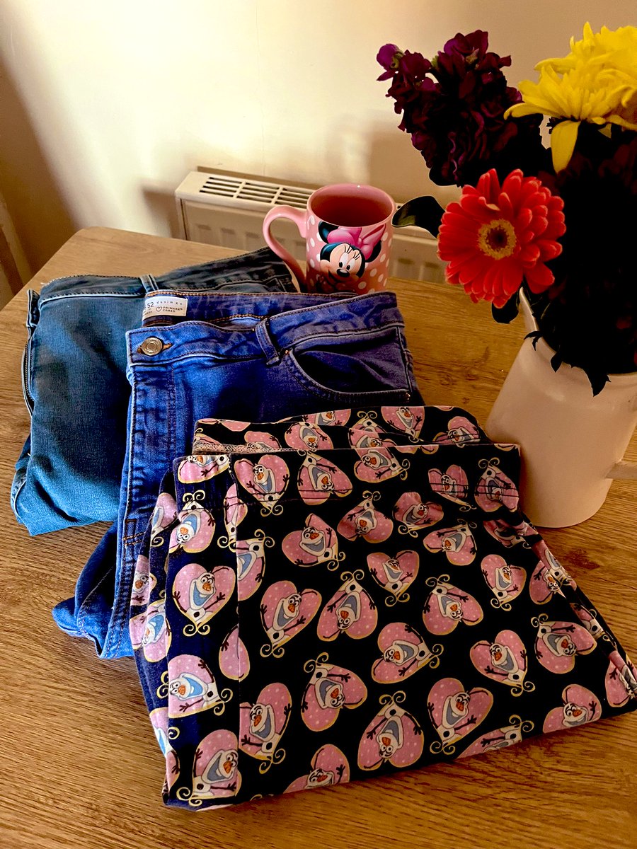 I resisted the urge to buy any books from my favourite charity shop! 🥹
But came away with 2 pairs of jeans and some pj bottoms for £1 each and the Disney mug for £3 💖

#CharityShop #ShopSecondHand