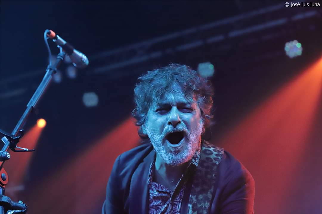 Todavía no han apagado las luces de Navidad
¡y en una semana tocamos en Burlada!

🧭 14 enero - <a href="/CulturaBurlada/">Casa Cultura Burlada</a>
🎟 Entradas: bit.ly/3Vgi9K4

¡Os esperamos!

📸 José Luis Luna Rocafort