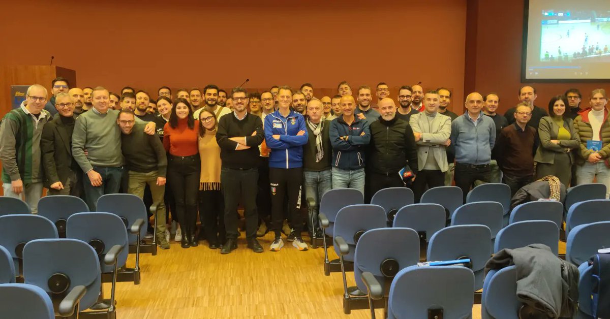 cramarche's tweet photo. Concluso il raduno degli #arbitri e osservatori in organico di Calcio a 5, alla presenza del Presidente Riccardo Piccioni e dei Componenti Paolo Giammarchi, Alessandro Masini, Fabio Passarini e del Componente del Settore Tecnico #AIA Mauro Albertini.

#futsal #sport https://t.co/L0ZPSGB40a