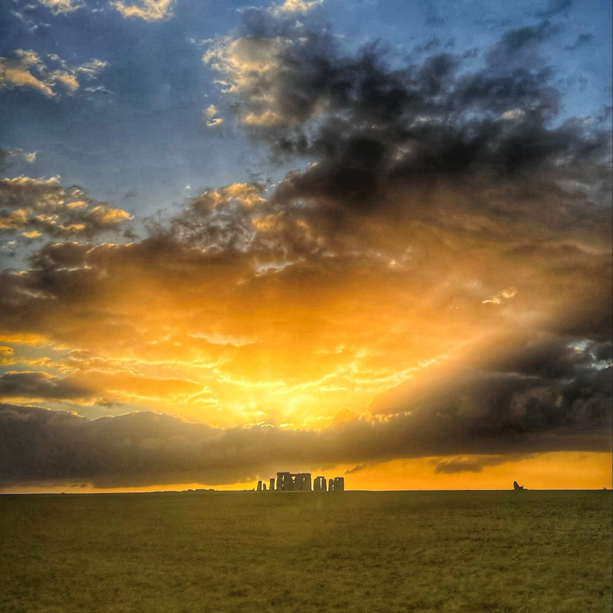 EH_Stonehenge's tweet photo. What feelings do you get at the sight of Stonehenge on the horizon?

📷: Miranda Millan https://t.co/fuF8KE67tI