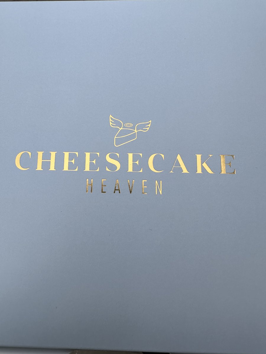 Meepleschubser's tweet photo. Das sieht gut aus. Und schmeckt auch. #cheescake https://t.co/shWLmmhUnk