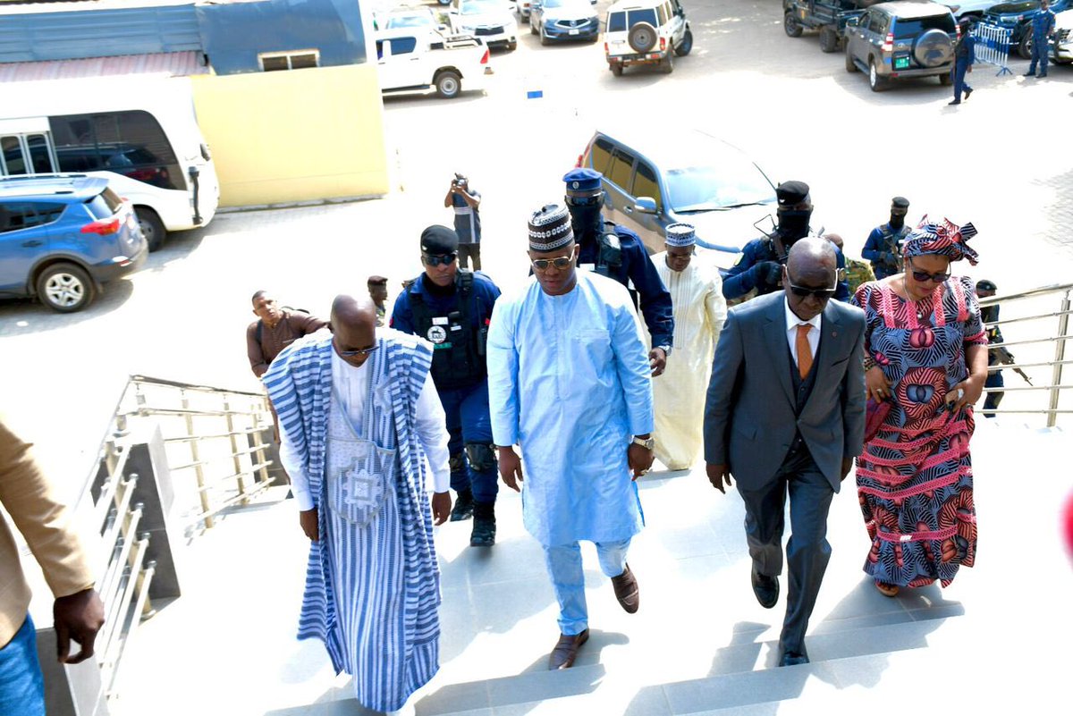 #Barreau_de_Guinée : 

J’ai présidé l’installation du nouveau bâtonnier de l’ordre des avocats de la République de Guinée 🇬🇳, Me Mamadou Diop SOUARE, ce 06 janvier 2023.
Ce fut l’occasion pour moi d’exhorter à plus d’union, au respect de l’éthique et de la déontologie.