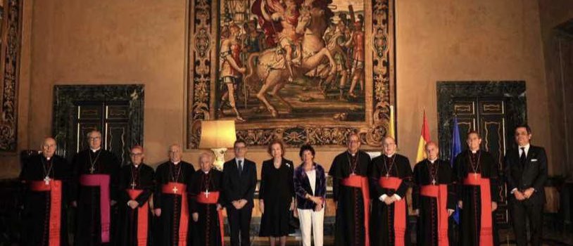 ignaciopozo's tweet photo. La falta de criterio, rigor y respeto en la vestimenta de nuestra embajadora es lamentable y evidente.Y ella lo sabe. No se puede ir vestida a un funeral de estado de borrego,como cuál fiesta campera, cuándo existe un protocolo de siglos,y representa a un estado y no a su partido https://t.co/Q3lz1TjCWg