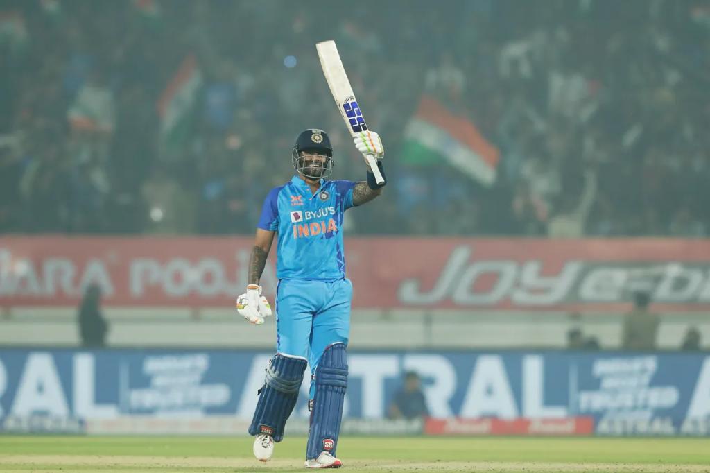 swethu61's tweet photo. Adipoli performance from #TeamIndia 
#SuryakumarYadav #INDvSL #IndiavsSrilanka #WhistlePodu #T20Cricket #T20 https://t.co/7KHTOYgb3V