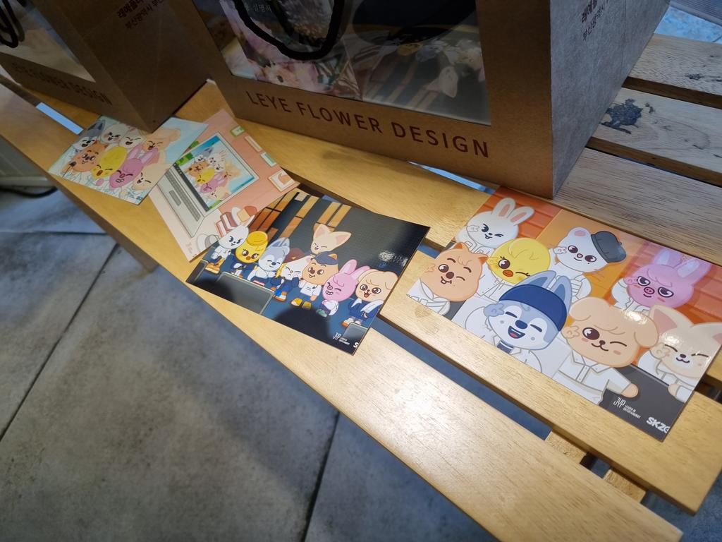 Stay1022HM's tweet photo. #2023_항상_함께_할_우리_STAY 
꽃집은 처음이라 어떻게 꾸며주셨을지 상상이 못하겠었는데 생각보다 잘꾸며져있었닿 갔을땐 기다렸는데 나올 땐 텅 비어서 사진 실컷 찍고 나왔닿 https://t.co/vOfDc9bD51