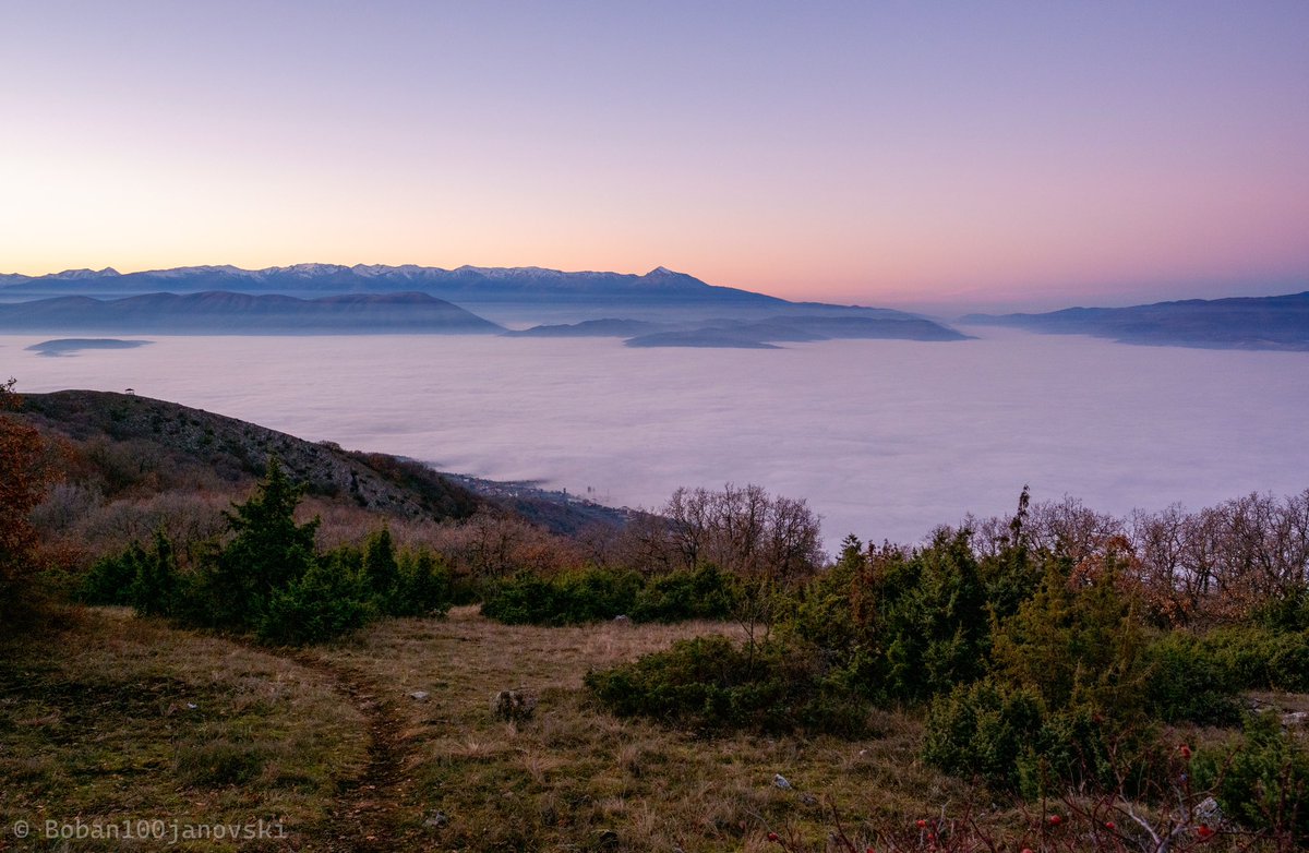 boban984's tweet image. 🌅⛰️🌲Heaven &amp;amp; hell ☢️ 2/2

#vodno #krst #cleanair #smog #fog #mountain #skopje #skopjeinfo #clouds #macedonia