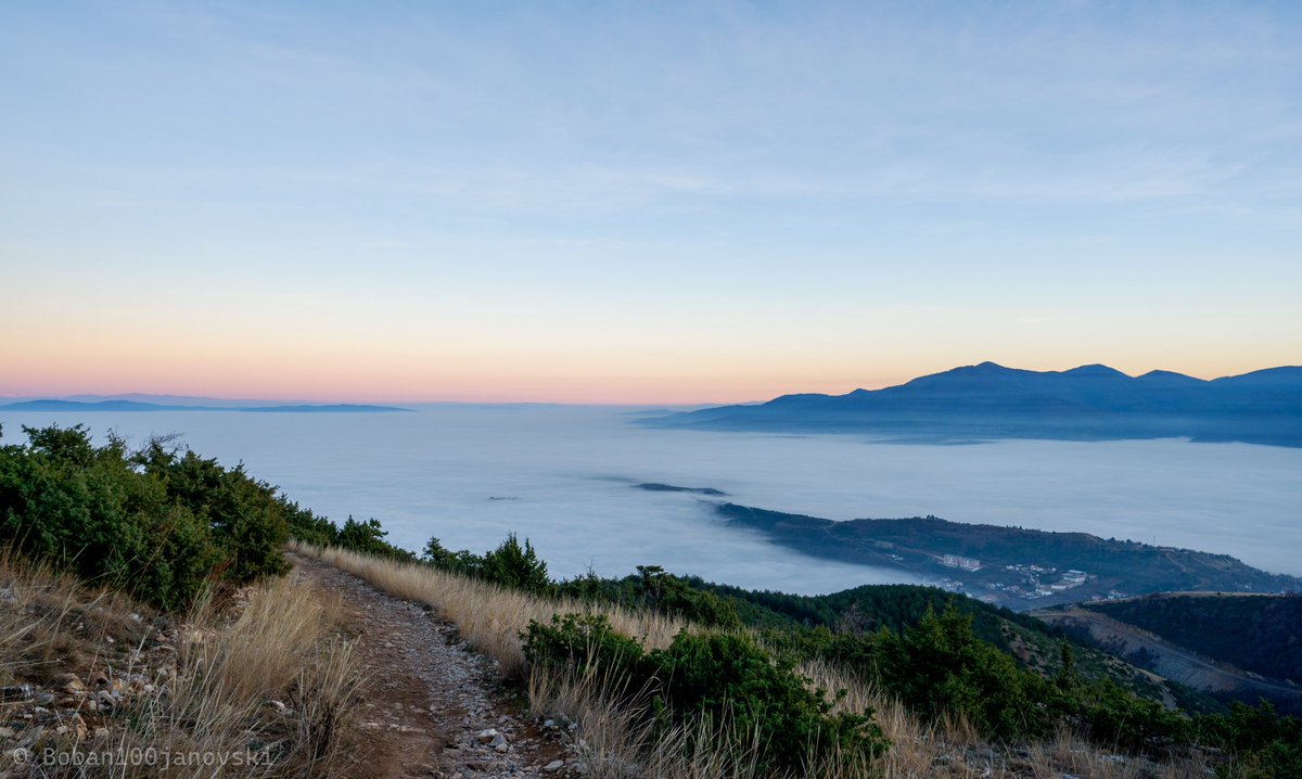 boban984's tweet image. 🌅⛰️🌲Heaven &amp;amp; hell ☢️ 2/2

#vodno #krst #cleanair #smog #fog #mountain #skopje #skopjeinfo #clouds #macedonia