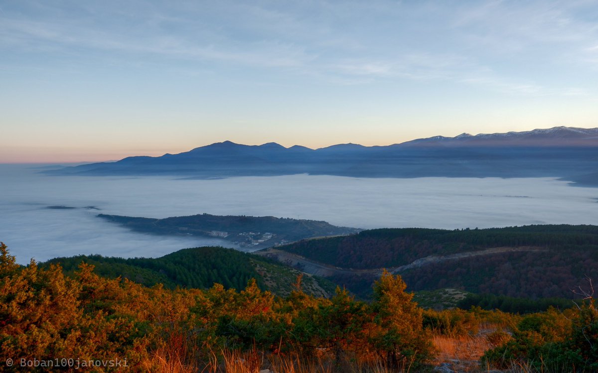 boban984's tweet image. 🌅⛰️🌲Heaven &amp;amp; hell ☢️ 2/2

#vodno #krst #cleanair #smog #fog #mountain #skopje #skopjeinfo #clouds #macedonia
