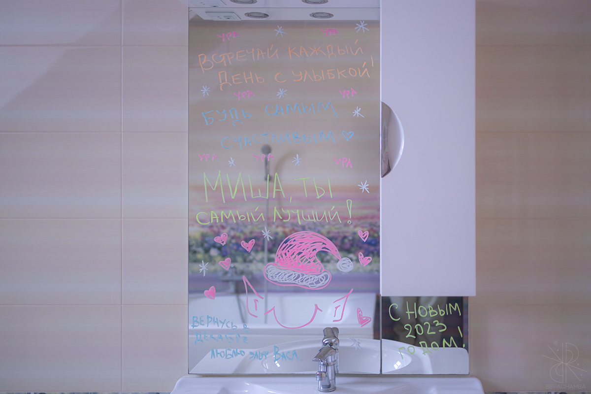 День 13: Рыбалка.
День 14: Полёт на драконе. (Верёвочки для взрослых, которые не верят в магию).
День 15: Немного снега для домашней ёлки.
День 16: Он улетел, но обещал вернуться.

#ChristmasElfVasya