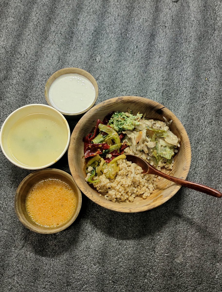 kezangofficial's tweet photo. Dinner: Wheat grain with sag, oyster mushroom, pumpkin soup, potato curry, curd &amp; ezay. 
#riceless #vegetarian https://t.co/9TMZNPyPeT