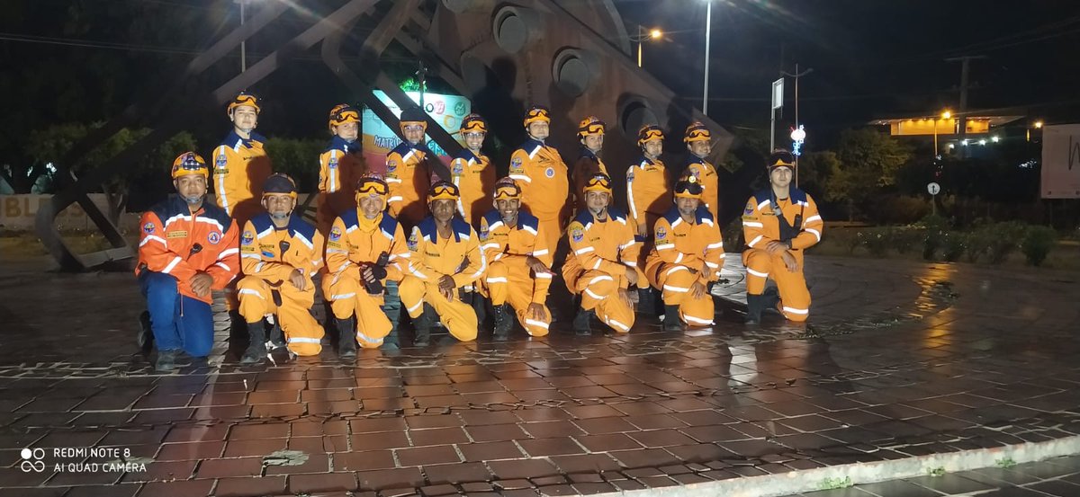 La noche anterior nuestros voluntarios de <a href="/DCCjuntavalledu/">Junta Defensa Civil Manantial Marlina Ríos 🧡🪗</a> recorrienron varios puntos de la ciudad de Valledupar, realizando labores de prevención, cómo aporte a la tranquilidad de la comunidad.<a href="/CMGRDVPAR/">GESTION DEL RIESGO DE DESASTRES | VALLEDUPAR</a> <a href="/AlcaldiaVpar/">Alcaldía de Valledupar</a> <a href="/MelloCastroG/">Mello Castro</a> <a href="/civil_comite/">Comité Valledupar</a> <a href="/DefensaCivilCo/">DefensaCivilColombia</a>