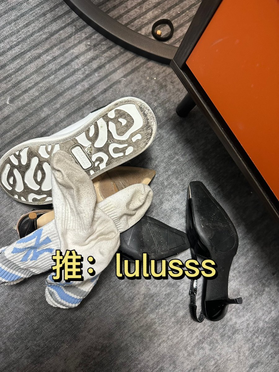 贱狗快来舔干净🤑 https://t.co/vE9yjm9VmX