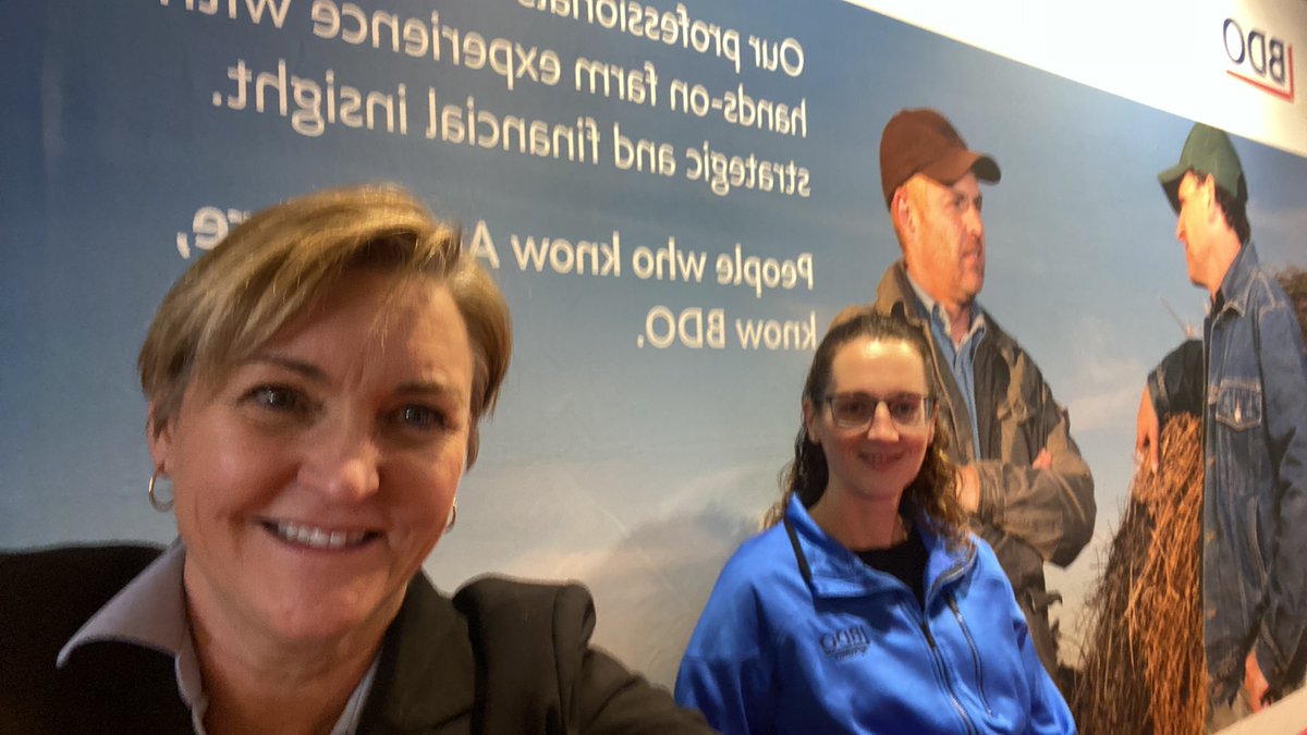 Enjoying the inperson visiting @ Grey Bruce Farmers week sheep day with fantastic ag accountant Susan McKinnon from Owen Sound @BDOCanada_Ag #GBFW23