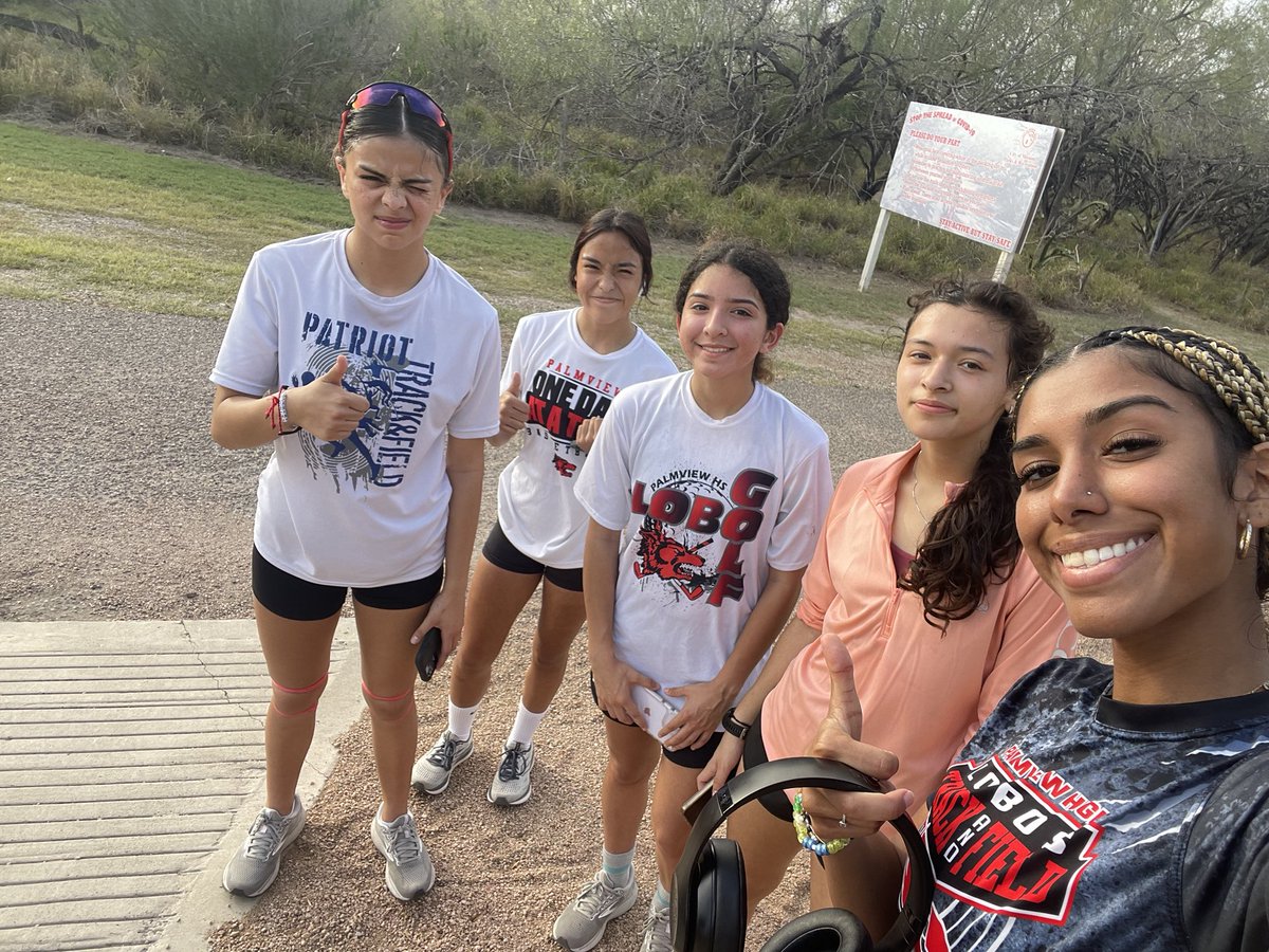 phs_track_'s tweet photo. A great leader inspires others to be better… thank you ⁦@DestinyQuintan8⁩ for showing up and working with your former teammates to reach their full potential. https://t.co/utpok4qX9L
