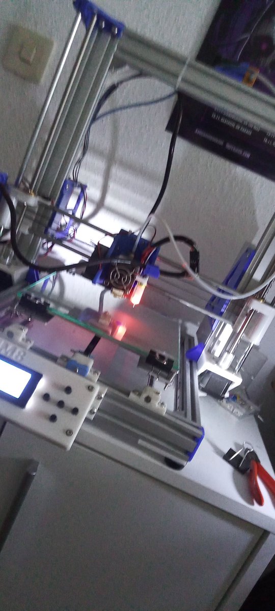 DrageonNight's tweet photo. Wir basteln heute im Live Stream mit dem 3D drucker 
#TwitchDE #TwitchStreamers #twitchtv  #3Dprinting
https://t.co/jUki68NvSI https://t.co/a0MtepOxwN