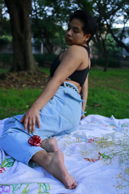 1 pic. Para los chicxs amantes de los pies tengo ya la sesión completa subida a telegram, recuerden promo