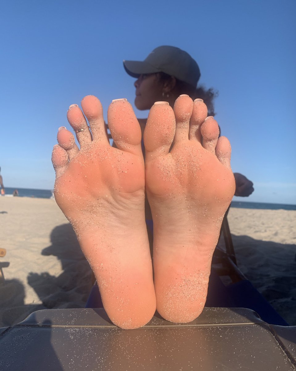 ©FirstClassSoles tweet media