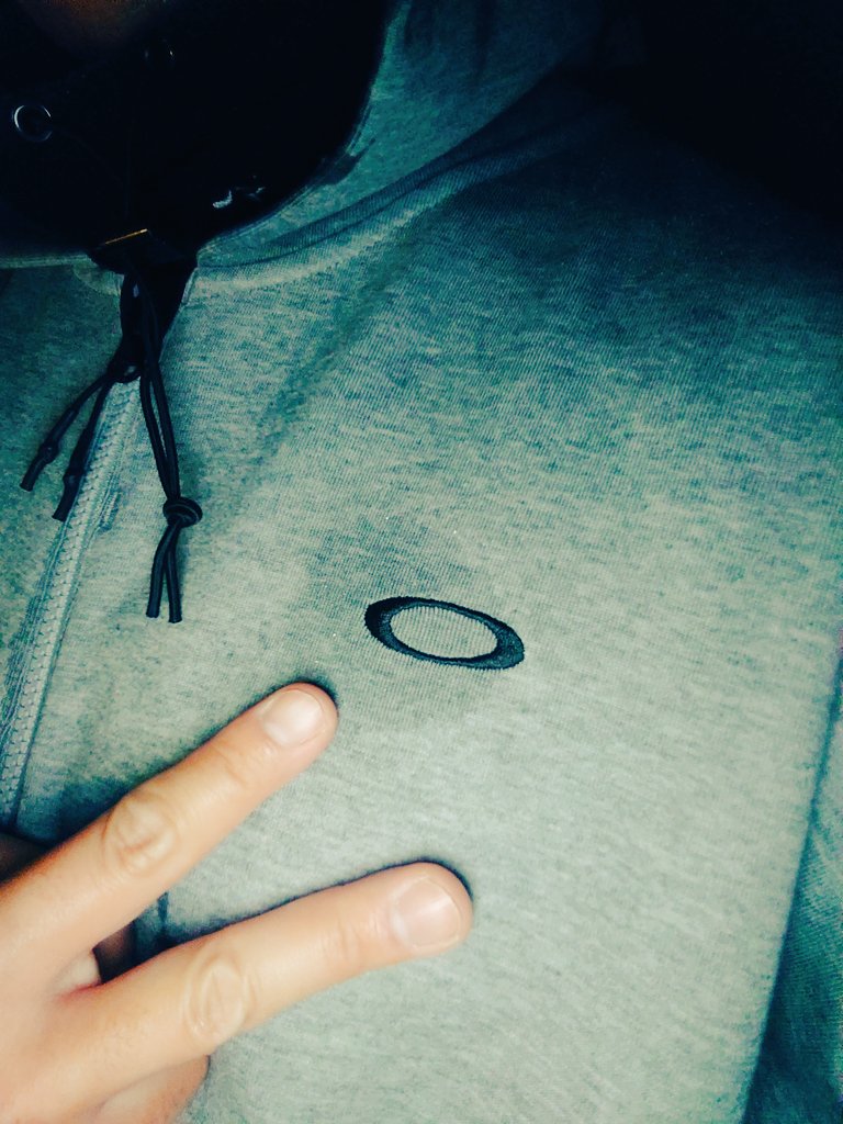 reserve06's tweet photo. 今年はこのOAKLEYを纏って体力作り。
#OAKLEY
#Oakley
#オークリー
#おやじランニング
#体力作り https://t.co/i1386Jpp1I