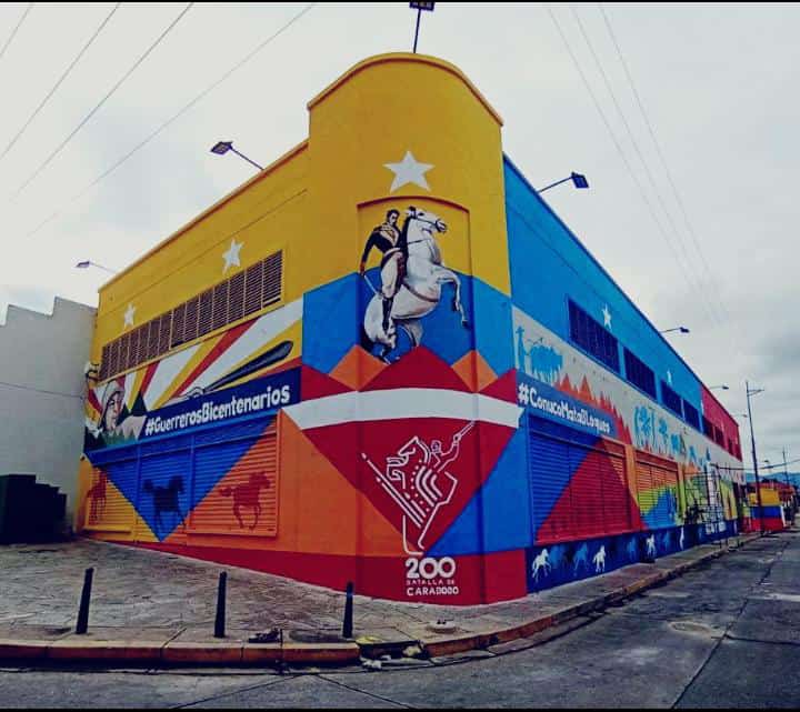 Esquina de la Calle Farriar, cruce con Calle Colombia en el centro de Valencia. Mural hecho en honor al Bicentenario de la Batalla de Carabobo, por los compas de Apamate Digital y Los Guerreros Bicentenarios. Toca mantenerlo. #RenaceLaEsperanza