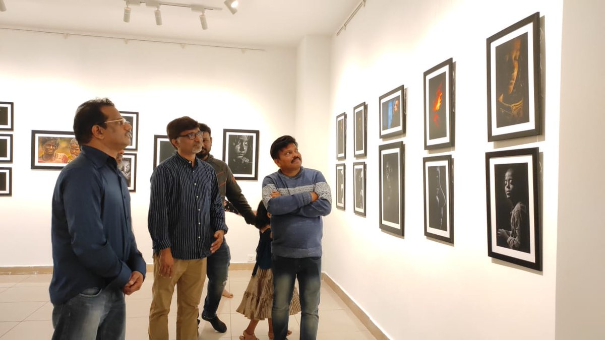 RadhakrishnaKM's tweet photo. Visited @artgalleryofstate_hyd yesterday and happened to see some beautiful art pieces. 
@mohan_indraganti

. 
. 
#kmradhakrishanan #artgallery #art #musiclife #newupdate #Trending https://t.co/CYxlhRSIjm