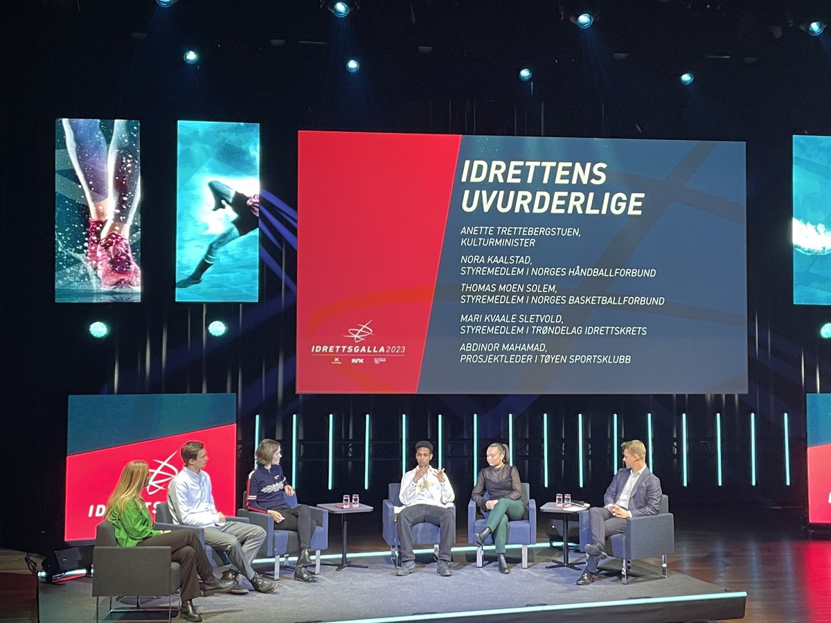 Frå frivilligheita sitt år til frivilligheita sitt 10-år🙏🏻😊Frivillig ungdom i idretten med svært kloke råd om kvifor engasjere seg.Lovar  godt for framtida! #idrettsgallaseminar #hamar ⁦@idrett⁩ ⁦<a href="/bergastolen/">Berit Kjøll</a>⁩ ⁦<a href="/Trettebergstuen/">AnetteTrettebergst.</a>⁩