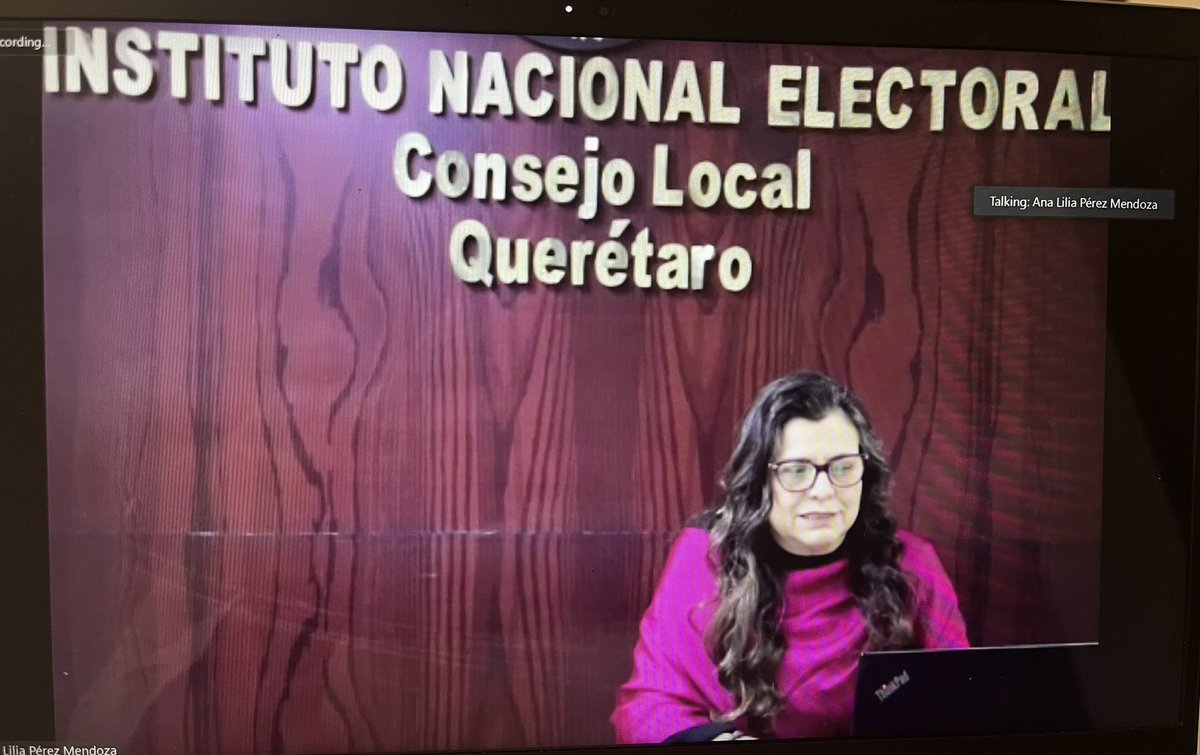 VaneeGarfias's tweet image. El capítulo Querétaro tuvo su Rosca de Reinas y fue espectacular, hablamos sobre la Reforma electoral y cómo nos afecta a las mujeres. Agradezco a mi Presidenta @josephynne su labor para que esté conversatorio fuera un éxito. 
#juntasesmejor💜
