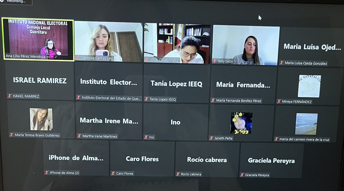 VaneeGarfias's tweet image. El capítulo Querétaro tuvo su Rosca de Reinas y fue espectacular, hablamos sobre la Reforma electoral y cómo nos afecta a las mujeres. Agradezco a mi Presidenta @josephynne su labor para que esté conversatorio fuera un éxito. 
#juntasesmejor💜