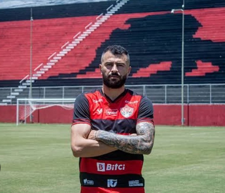 Info_Vitoria's tweet photo. Com uma lesão muscular, João Lucas desfalca o Vitória no duelo contra o Jacuipense. Vicente será o titular.

🗞️ @GlauberGuerra / @bnesportes 
📸 @CarpiPietro / EC Vitória https://t.co/3dnqF1uKTu