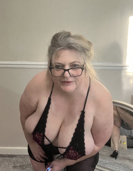 I can see you! Wow that’s interesting! Never thought of that! #bbw #nsfwroleplay #nsfwtwt #GrannyNextDoor