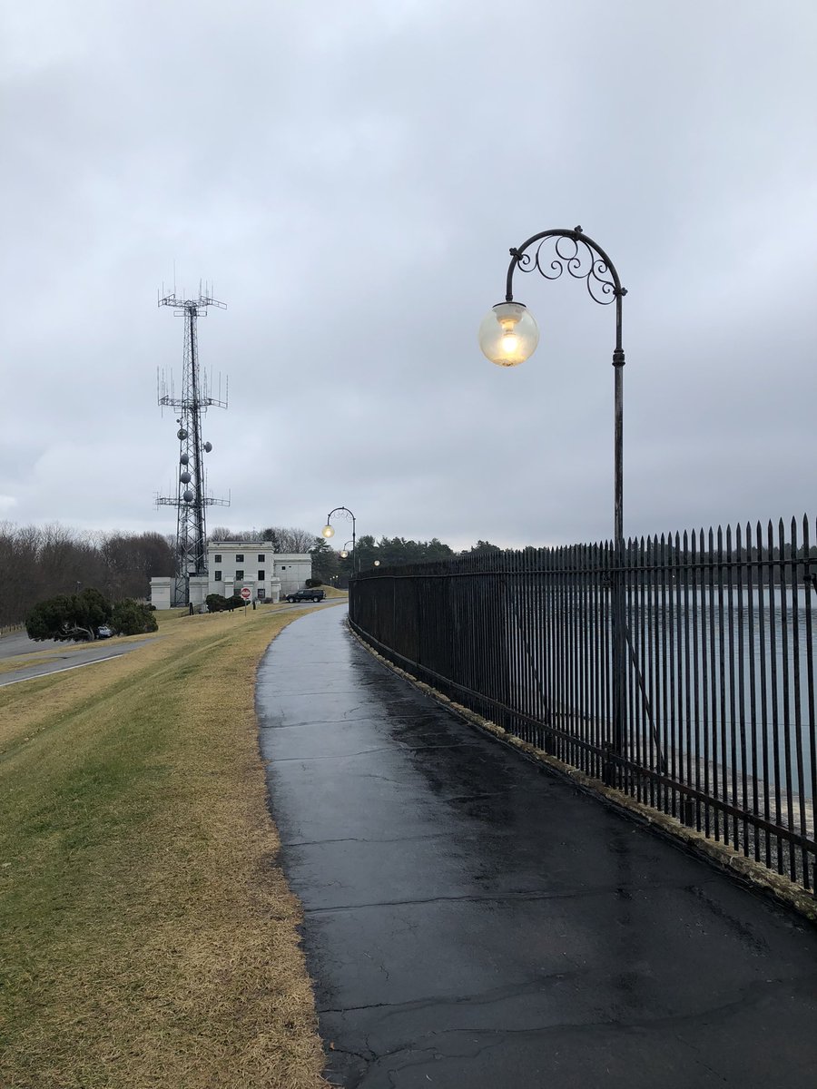 NorthCoastHab87's tweet photo. Another lousy gloomy good for nothing weather day in Rochester. #ImissWinter #ThinkSnow @EricSnitilWx @ChristinaReisWx @BrookeWxTV https://t.co/8HSTy4eY4H