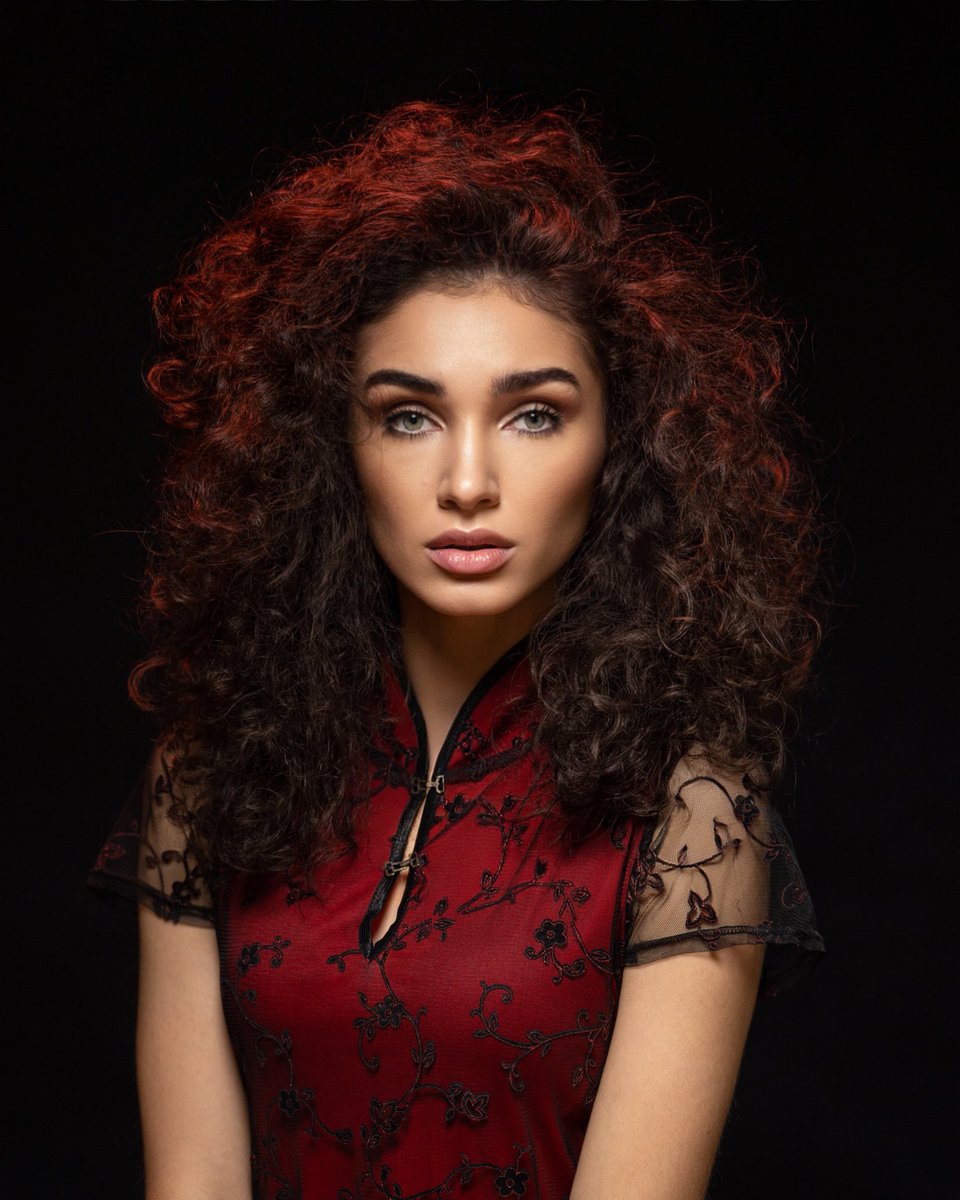 DBidiuk's tweet photo. „Daria”

#SonyA7rIv #SigmaA105 mm f/2.8 DG DN Macro https://t.co/JqKDEHeKAK