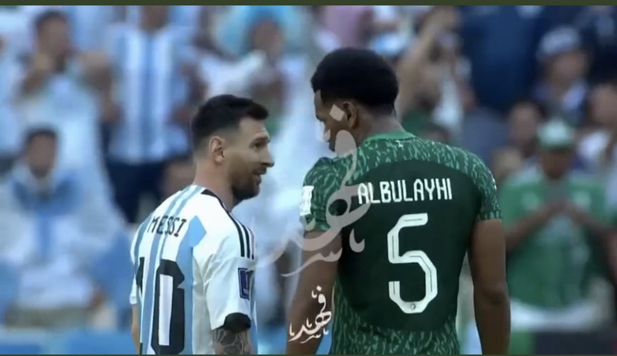 qip_420's tweet photo. @Celebrty_0 شكله كان يقوله يو ار بوت 😂🤣 https://t.co/xYPgoOHji1