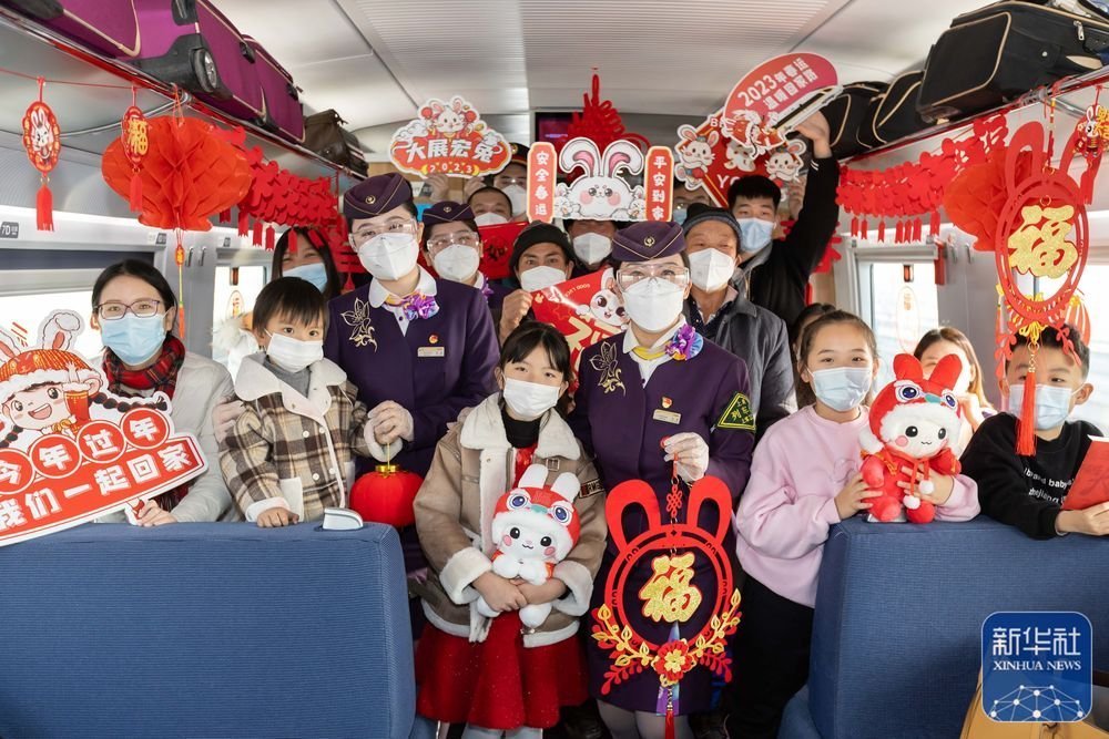 【2023年春运大幕开启，你踏上返乡之路了吗？】1月7日，2023年春运启动。据悉，2023年春运从1月7日开始，至2月15日结束，共40天。