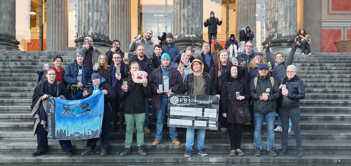 BerlinIngress's tweet photo. This Saturday, January 7, a group of 31 Ingress players went outside for the first time in almost three years. We visited Lustgarten, Berlin. Another fantastic First Saturday finished! #IngressFS https://t.co/HUebahEjTf