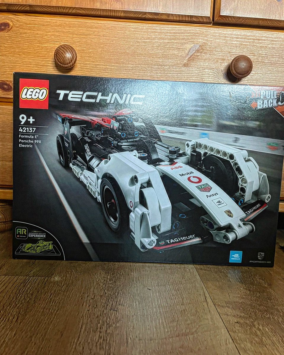 Hello! Here we have some new Lego! For the first time ever I’m trying @LEGO_Group Technic! Here we have a Formula E Porsche 99X Electric! 

#lego #technic #legotechnic #car #porsche #porsche99x #formulae #eletriccar #porsche99xformulae #porsche99xelectric