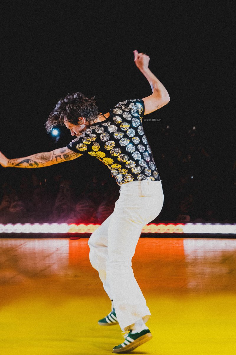 HLDTour's tweet photo. Harry Styles, live from Kia Forum.
#LoveOnTourLA #Residency11
11.14.22

📸: @nikkimarieJPG https://t.co/PPa9D6r0QJ