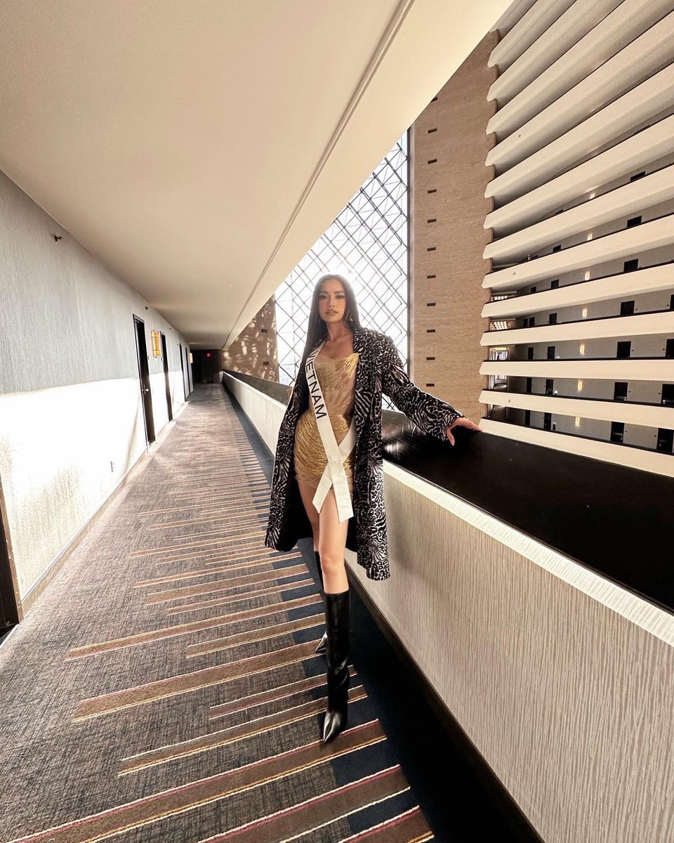 Ngoc_Chau0612's tweet photo. OMG so fast, today we had a rehearsal for @MissUniverse ✨

#NgocChauGoForVietnam 
#NguyenThiNgocChau #NgocChau 
#MissUniverse2022 #71stMissUniverse
#Unimedia #BeautifullyConfident https://t.co/ok3hjjIal2