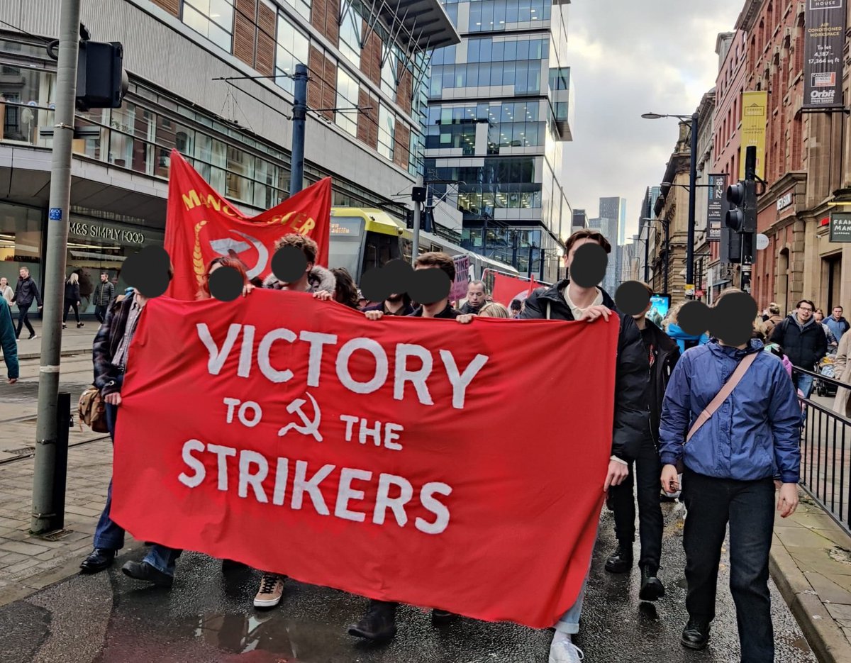 Great show of support at the strike rally today, and strong presence from the indomitable @yclbritain

United, the workers will never be defeated✊️

#SupportTheStrikes
#supportthenurses
#SupportRailWorkers 
#StandByYourPost