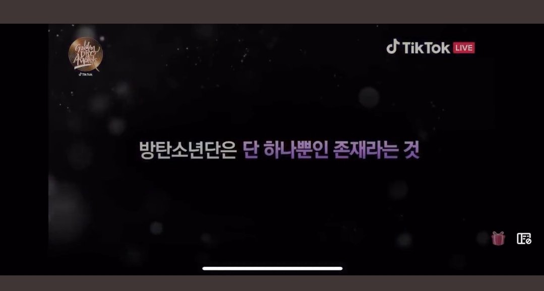 Smile_Happy_Go_'s tweet photo. 6년 연속 골디음반대상 축하해🎉🎉🎉👏👏
#방탄소년단 #우리아미상받았네 #골든디스크어워즈 #GoldenDiscAwards진짜
#방탄6년연속골디대상축하해
#BTSLIVINGLEGENDS
#BTSISTHESTANDARD
#BTS @BTS_twt https://t.co/Qb1KWQklcK