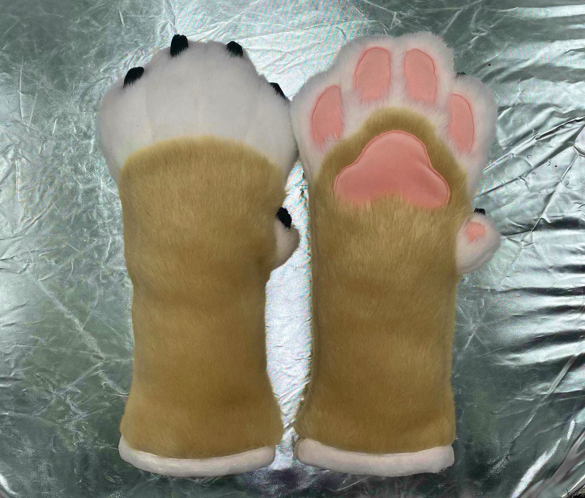 Breezyakita's tweet photo. 🌈Birthday Raffle!🌈
Prize: Any fursuit part I’ve made!

Thank you all so much for 1,000 followers! Really appreciate you all interacting and commissioning me 💕🐕

Free US shipping, if you are international you may need to pay the brokerage fee

How to enter below: https://t.co/thZg5K4Wdk