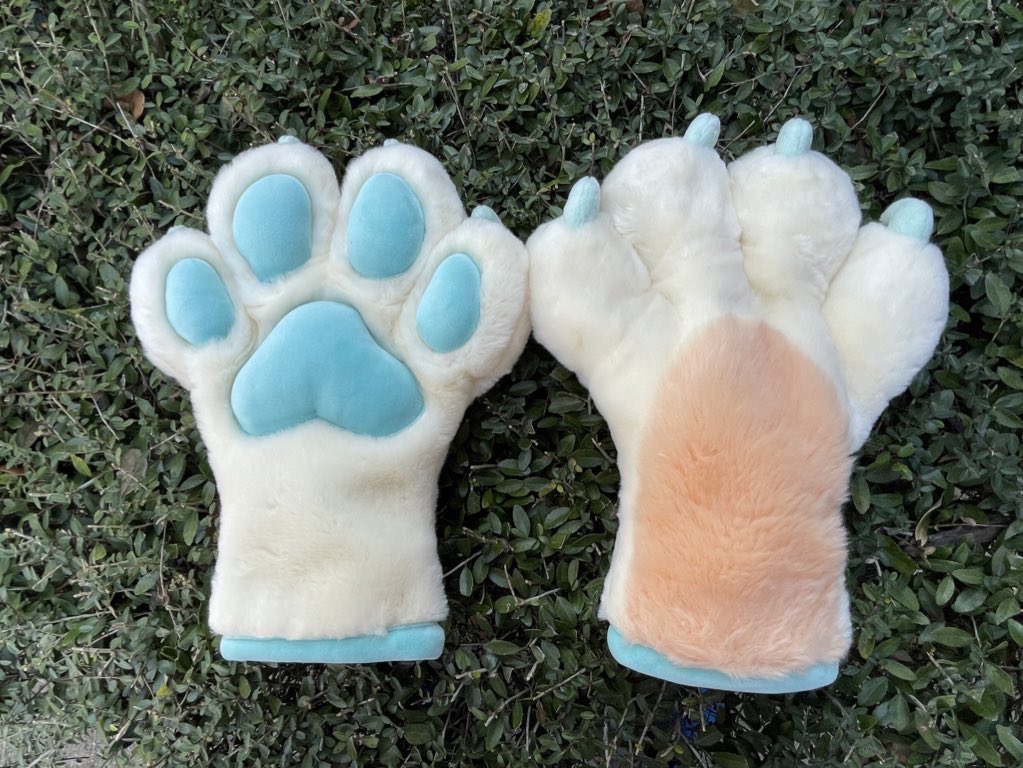 Breezyakita's tweet photo. 🌈Birthday Raffle!🌈
Prize: Any fursuit part I’ve made!

Thank you all so much for 1,000 followers! Really appreciate you all interacting and commissioning me 💕🐕

Free US shipping, if you are international you may need to pay the brokerage fee

How to enter below: https://t.co/thZg5K4Wdk