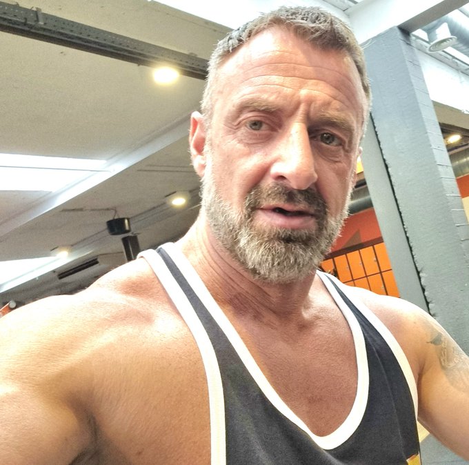 Fl4V6JPWAAI_C6X.jpg:small