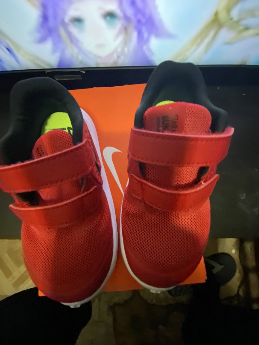 Pr0StAr88's tweet photo. @stockx I order fragment dunk highs order number 46441014-46340773
When I go to open the package I received this bullshit fix this I have spent thousands of dollars with you guys https://t.co/FJWwrlH0Re