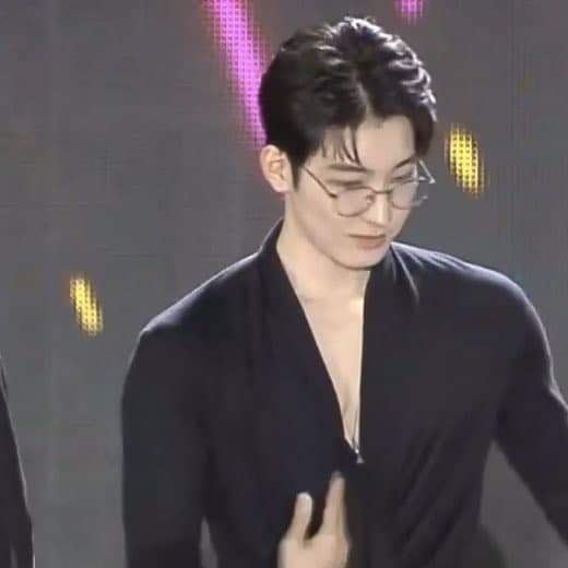 mythoonie's tweet photo. iba talaga si idol wonwoo, may padibdib 🫣 https://t.co/DvJX9oFIqa