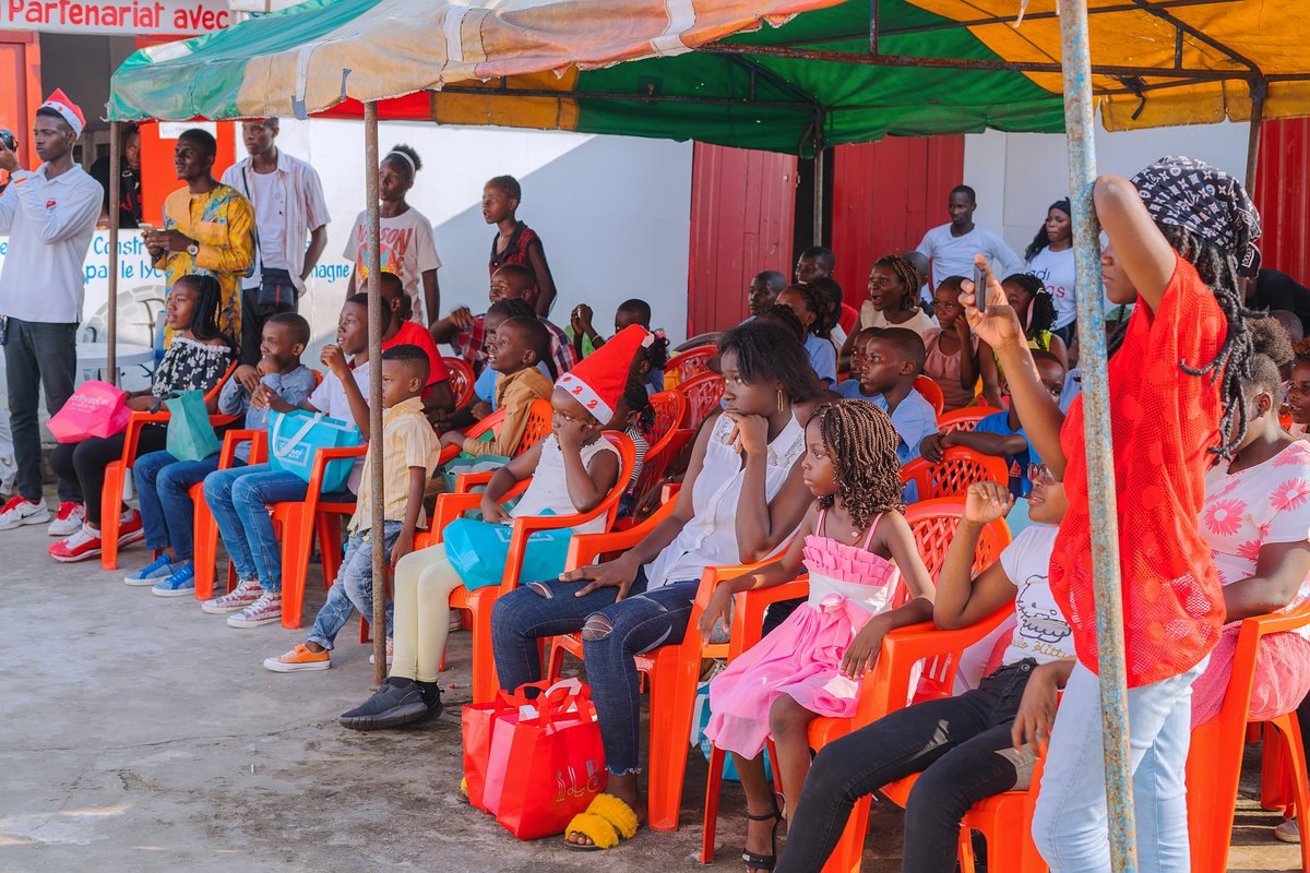 Cette année, nous avons organisé la 8ème édition de l'arbre de Noël de Mpaka🎄elle s'est déroulée le Mardi 27 Décembre au siège de l'Amid, L’après-midi a été sublimé par un goûter, un spectacle dans une ambiance joviale.

#amid #NoëlSolidaire #social #ChezMoiAuCongo #fêtedenoël