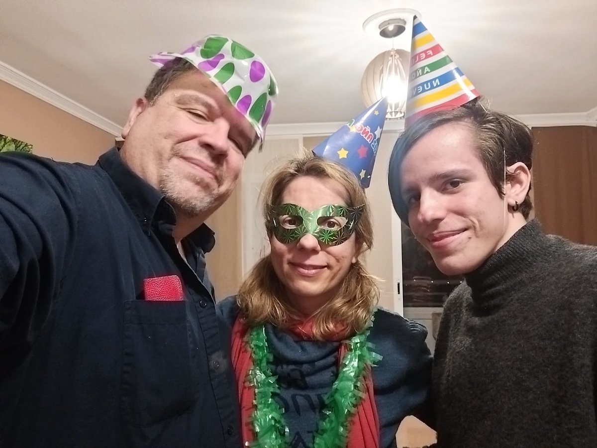 Pues se acabaron las fiestas. Pero mañana nos seguiremos juntando en familia a hacer nuestras cosas frikis