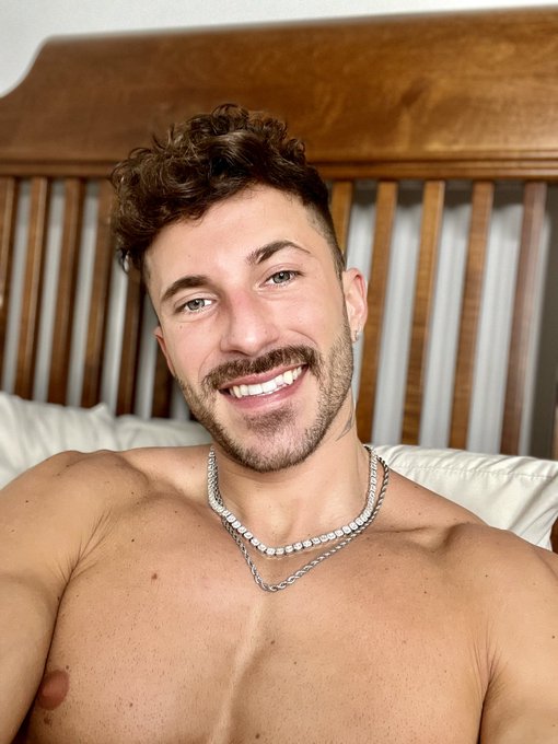 Hey, let&rsquo;s get to know each other! Msg me on https://t.co/zhehmA7dIO I msg back daily! Best way to support<a href="/tag/onlyfans"class="tags"><span>#onlyfans</span></a>