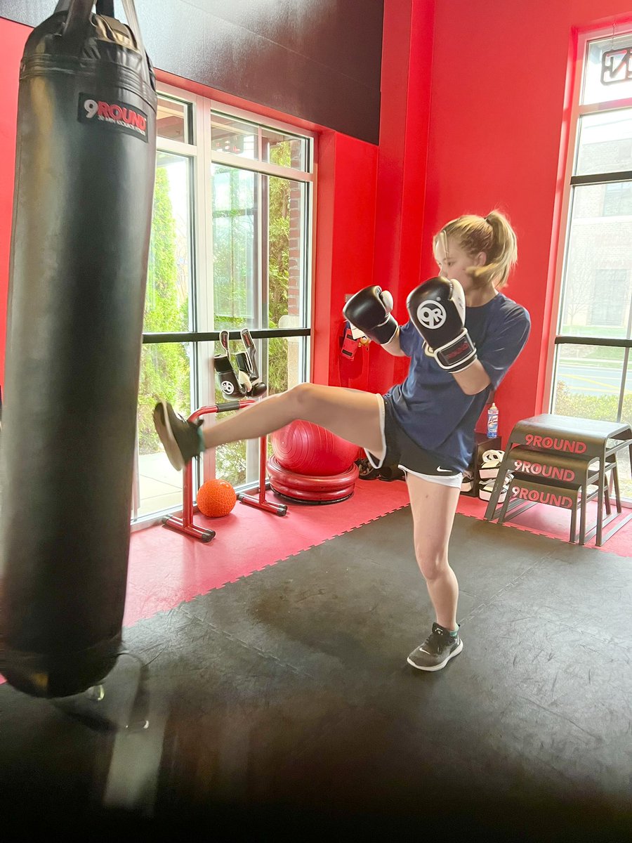 Mattingly_2028's tweet image. I had my first kickboxing class today.  Getting stronger 💪 in the off-season.  Can’t wait to be with my team tomorrow!  Stay away 🌧️!!! @LadyLightningG3 ⚡️ #getstruck ⚡️#9Rounds 🥊